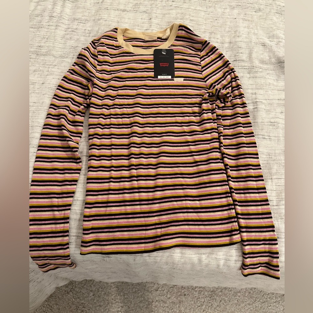 Brand new with tags unworn striped Levi’s shirt. Size Small